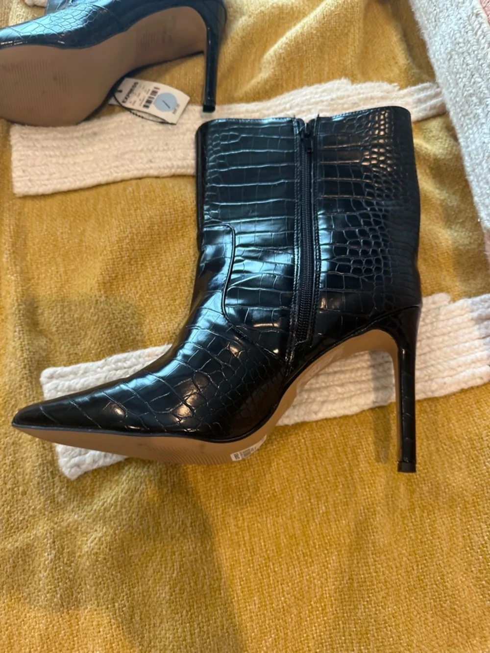 Express Black Croc-Embossed Stiletto Ankle Boots